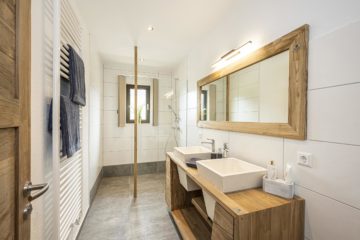 Moderne und helle Badezimmer im Almdorf Auszeit Fageralm